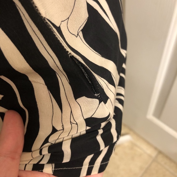 Warehouse London black and cream flutter shirt 4 - Picture 4 of 7